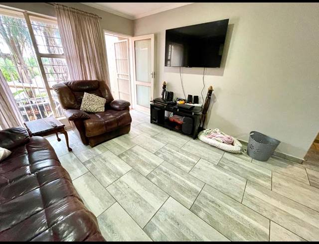 2 BEDROOM TOWNHOUSE FOR SALE IN RANGEVIEW